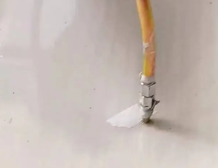 中阳瓷砖空鼓维修公司专业解答在瓷砖铺贴过程中，如果使用的砂料过粗（如全部使用了粗砂），可能会导致以下问题
