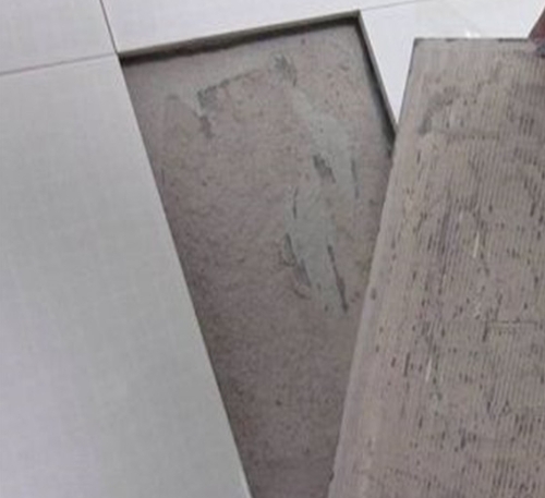 中阳瓷砖空鼓维修公司分享瓷砖铺贴时如果打浆（即涂抹在瓷砖背面和基层上的砂浆或瓷砖胶）过少，会带来以下问题